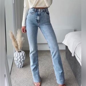 SLIM FLARED SLITTED HIGH RISE Z1975 JEANS
Mid-blue